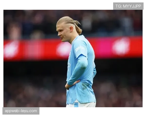 哈兰德与阿尔瓦雷斯轮换出击，曼城火力全开状态回暖引关注