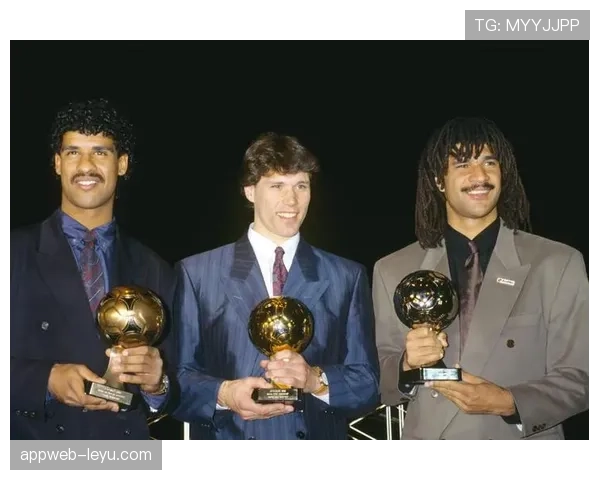 范巴斯滕重返足坛出任青年足球导师，助力新星成长引期待