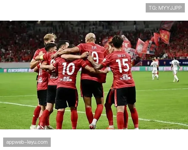 中超联赛精彩瞬间:震撼进球点燃球迷激情,亮眼表现引关注 中超联赛精彩瞬间:震撼进球点燃球迷激情,亮眼表现引关注