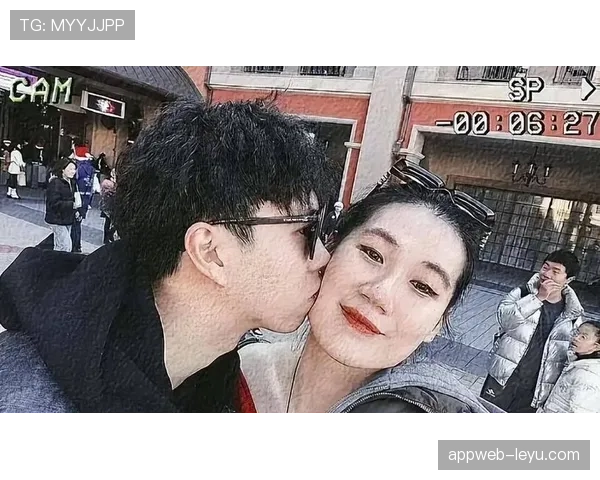 明星球员恋情曝光引热议，粉丝反应两极分化