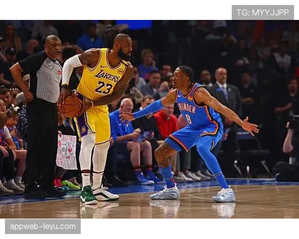 组织者杰伦·威廉姆斯挡拆牵制内线，比上季更高效