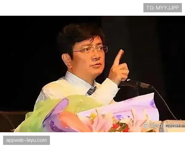 假设把蔡赟丢进娱乐新闻，大家第一轮讨论绝对是他家那些生活细节，不是球拍